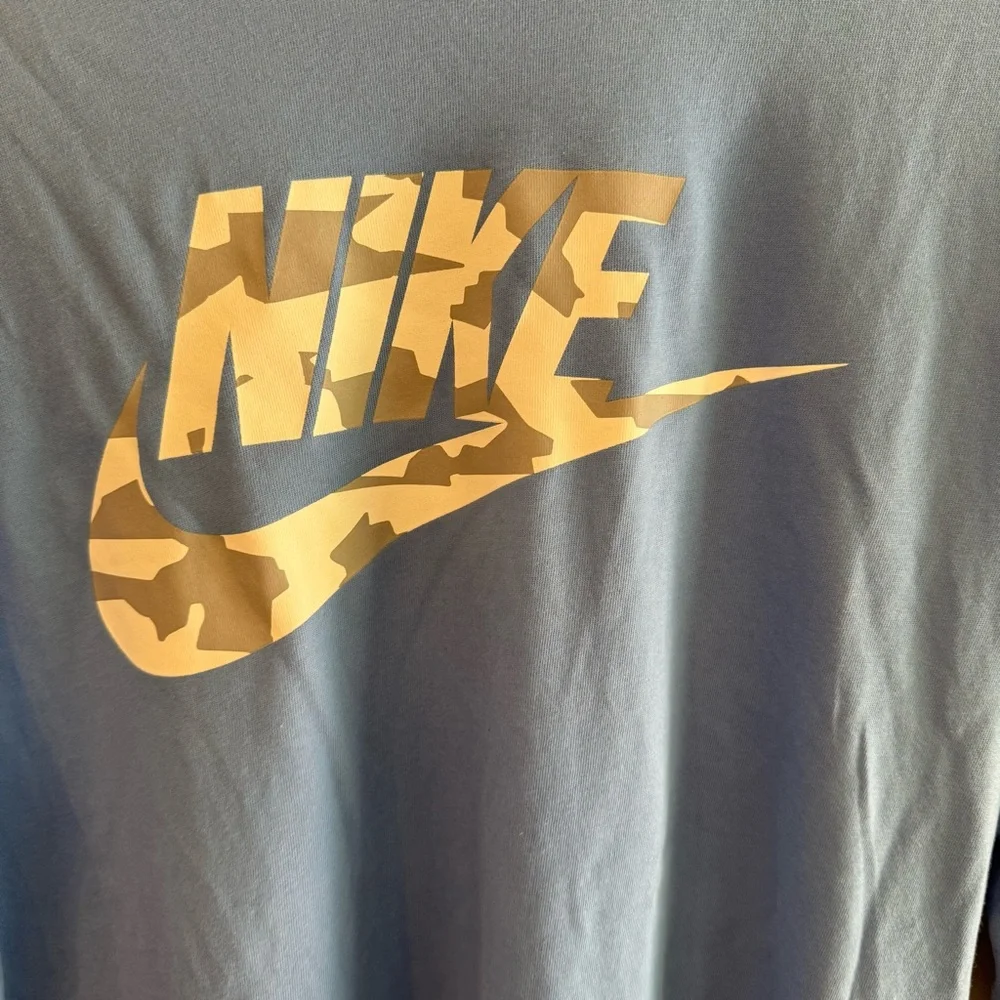 Nike‎ Sky Blue Camo Logo Long Sleeve Tee Size Small New with Tags Dri-Fit